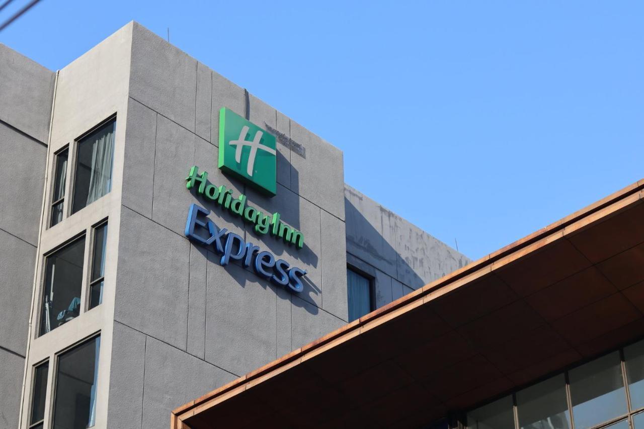 Holiday Inn Express Bangkok Sukhumvit 11, An Ihg Hotel Екстер'єр фото